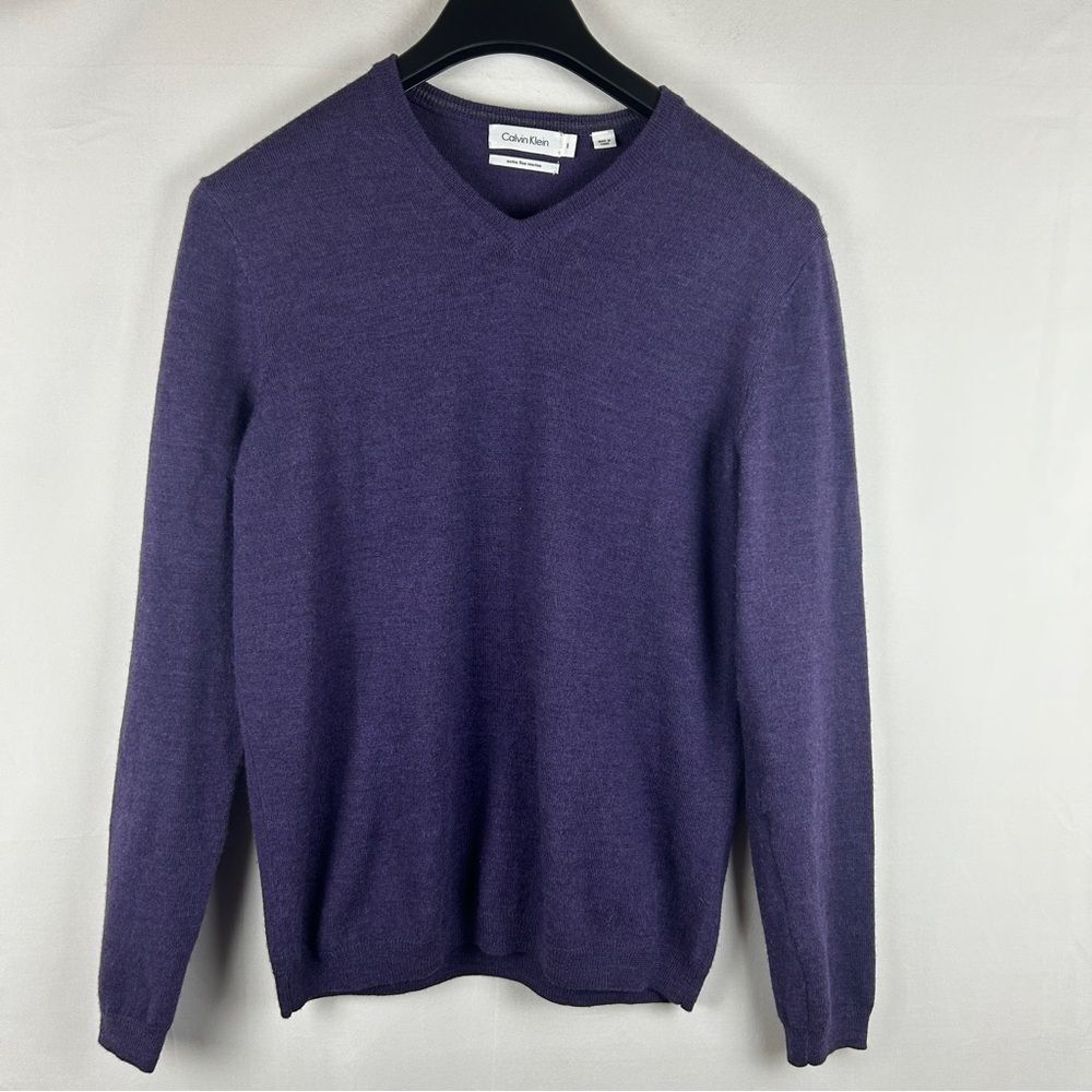 Calvin Klein Men's Purple V-Neck merino wool  Sweater size S
